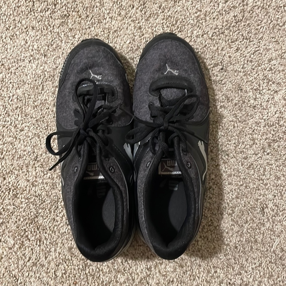 Women’s gray and black puma tennis shoes size 8
